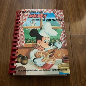 Disney Mickey Mouse Cookbook: Culinary Adventures